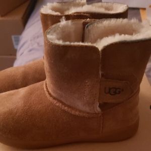 Ugg size 7 tan boots